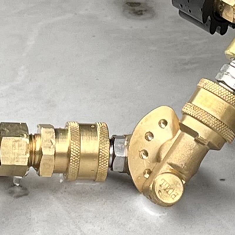 Pivoting Coupler for Pressure Washer Spray Nozzle, Gutter Cleaner Attachment for