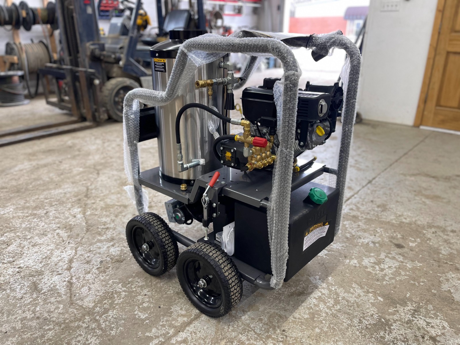 BE Commercial Hot Water Pressure Washer – Vanguard 200 AR Triplex 3.0GPM 2700PSI