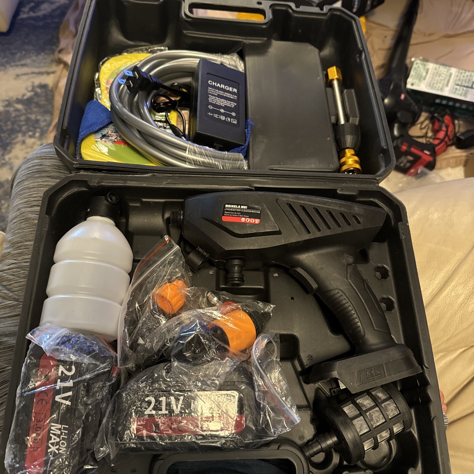 Portable Cordless Power Washer – 100 Bar Pressure. Slight Damage To Case