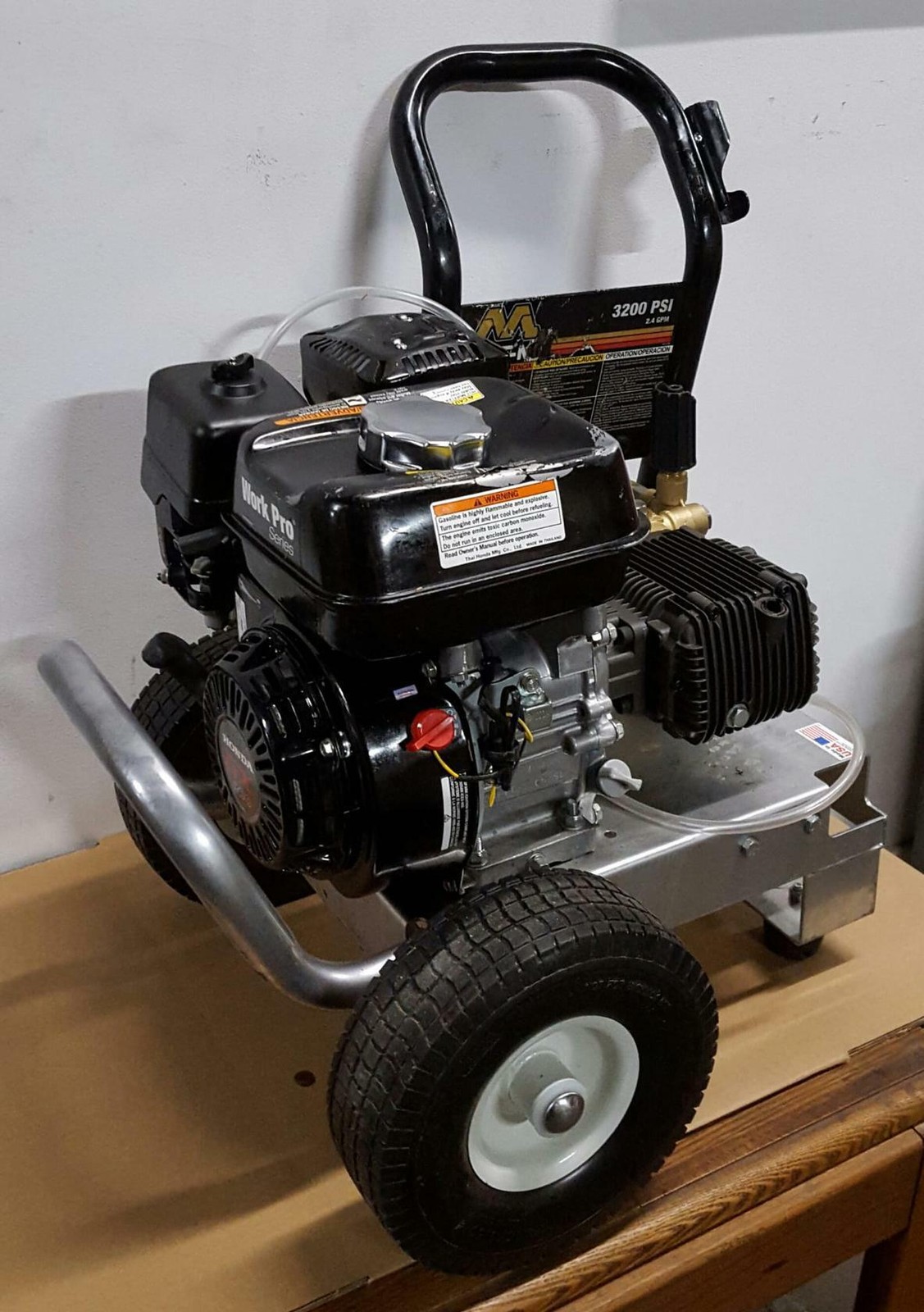 Mi T M-WP-3200-0MHB 3200 PSI @ 2.4 gpm Pressure Washer