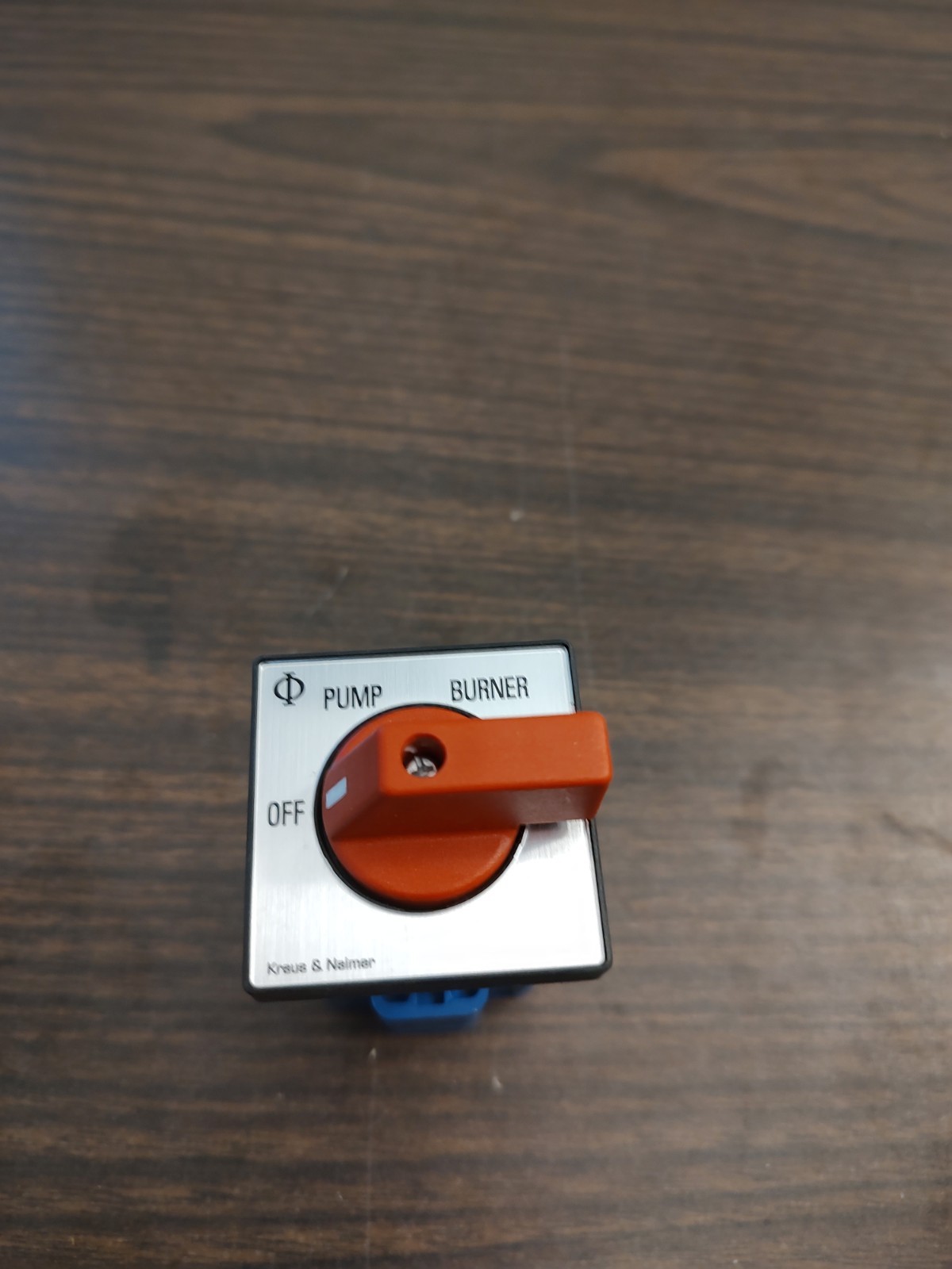 Kraus Naimer, 240V, 30A, Face Plate 1.7/8″ , 3 Position Off-Pump-Burner