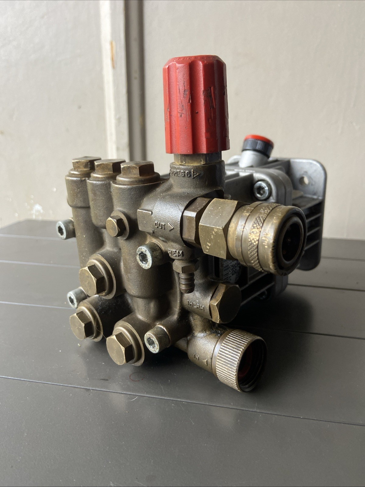 Comet AXD 3020G Pressure Washer Pump – LOW PRESSURE – PARTS OR REPAIR