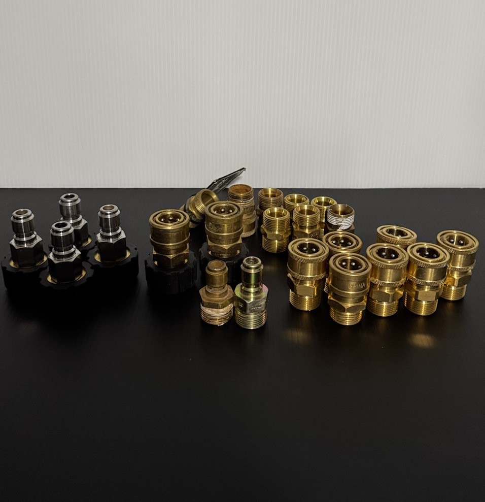 Lot of 24 Pieces M22 quick connectors Used And news/ Read descriptions