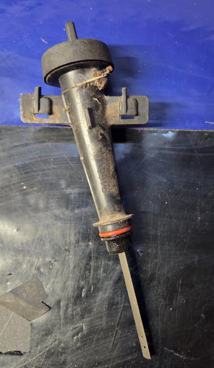 Briggs & Stratton Dipstick & Tube Assembly OEM#596092