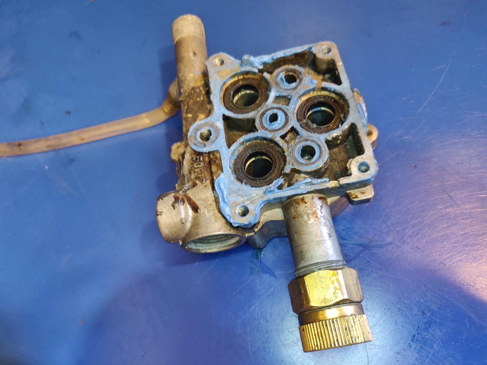 lots .. pump honda pressure washer 1800psi 3600cp 2.0gpm