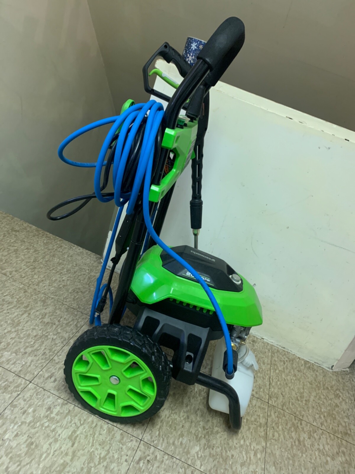 PRESSURE WASHER 2000 psi