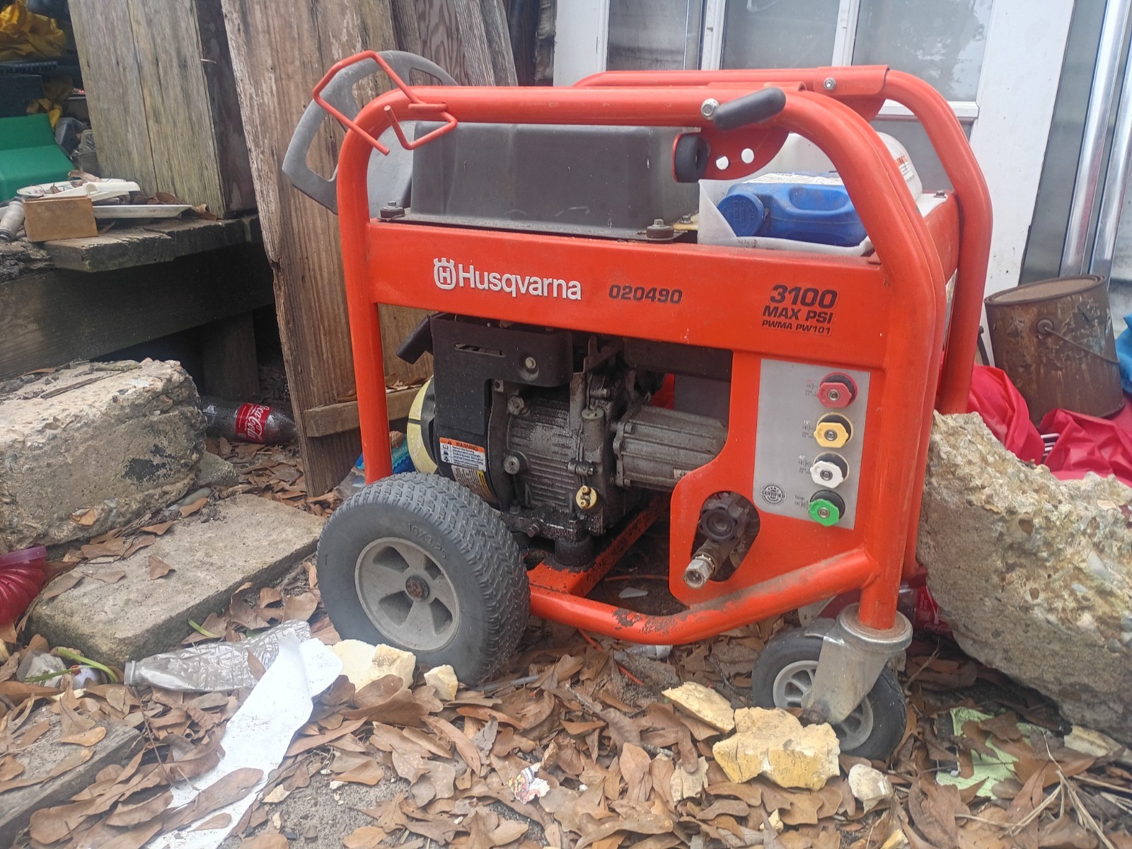 Husqvarna PW2300 Electric Pressure Washer With Detergent Tank