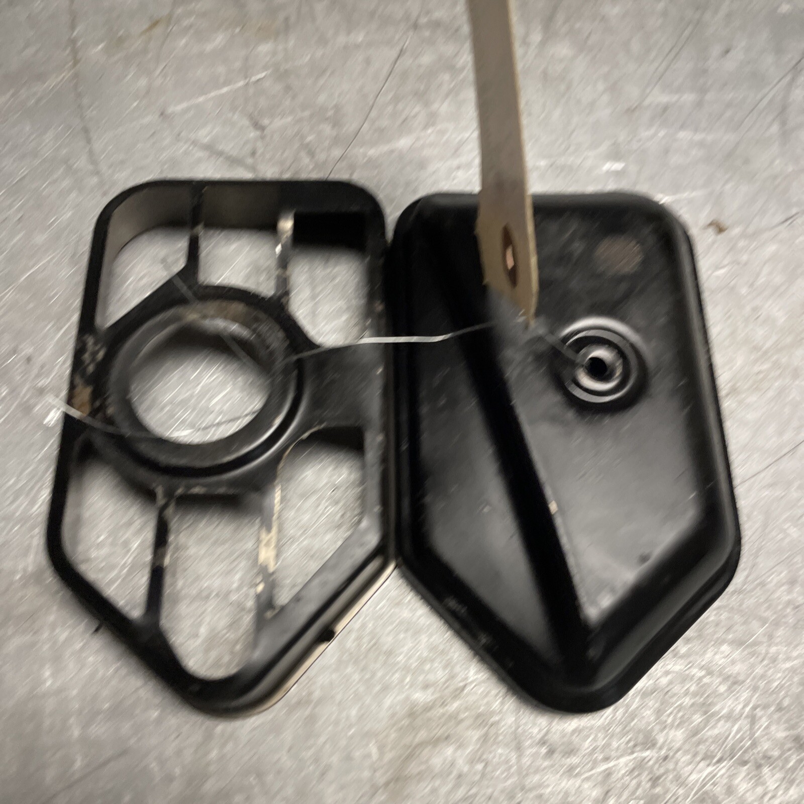 OEM GOOD USED BRIGGS 10A902-0156-01 AIR CLEANER BASE, COVER ASSEMBLY 698472