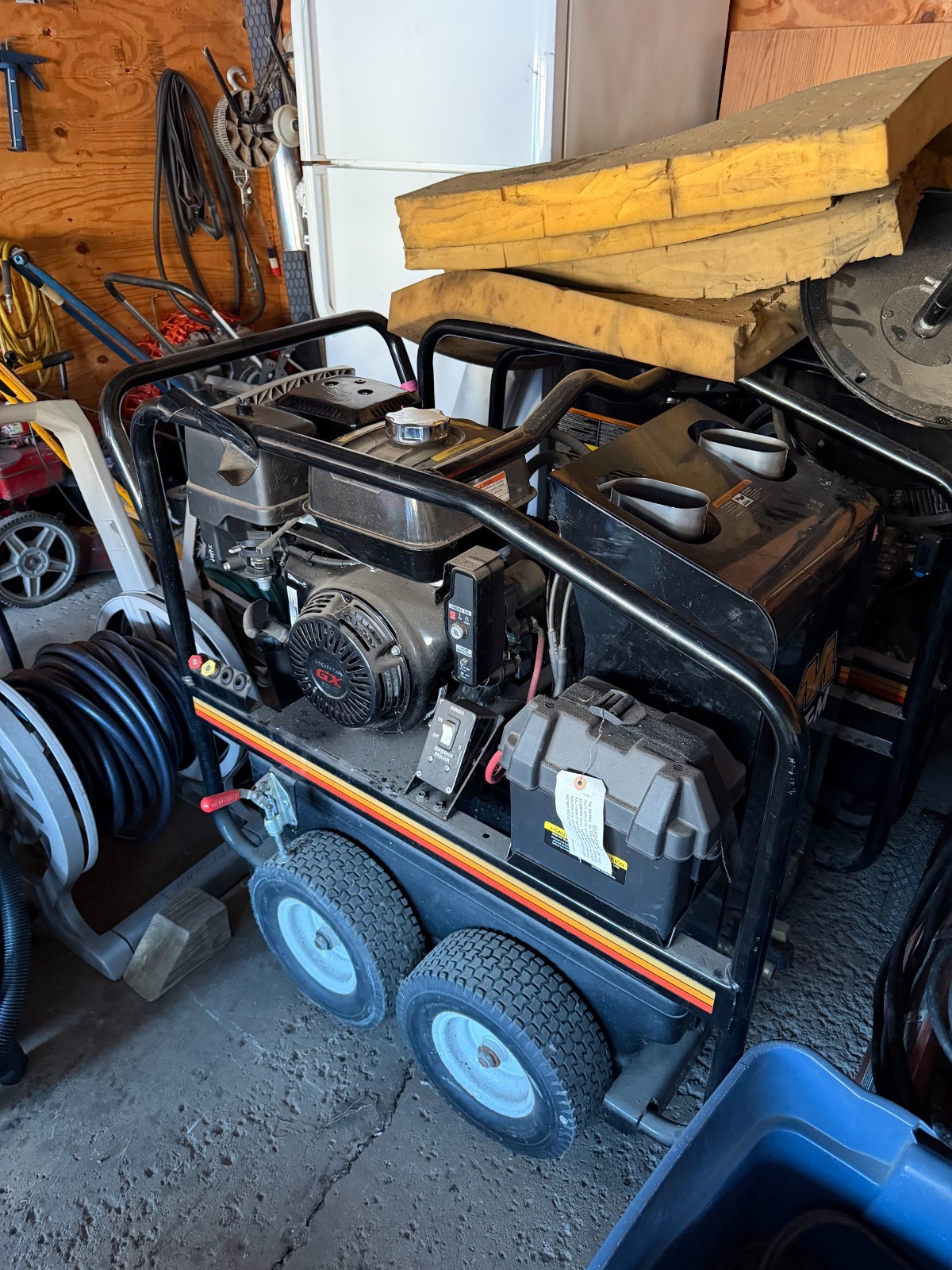Mi-T-M Gh-3003-3Mgh Medium Duty 3000 Psi 2.8 Gpm Hot Water Gas Pressure Washer