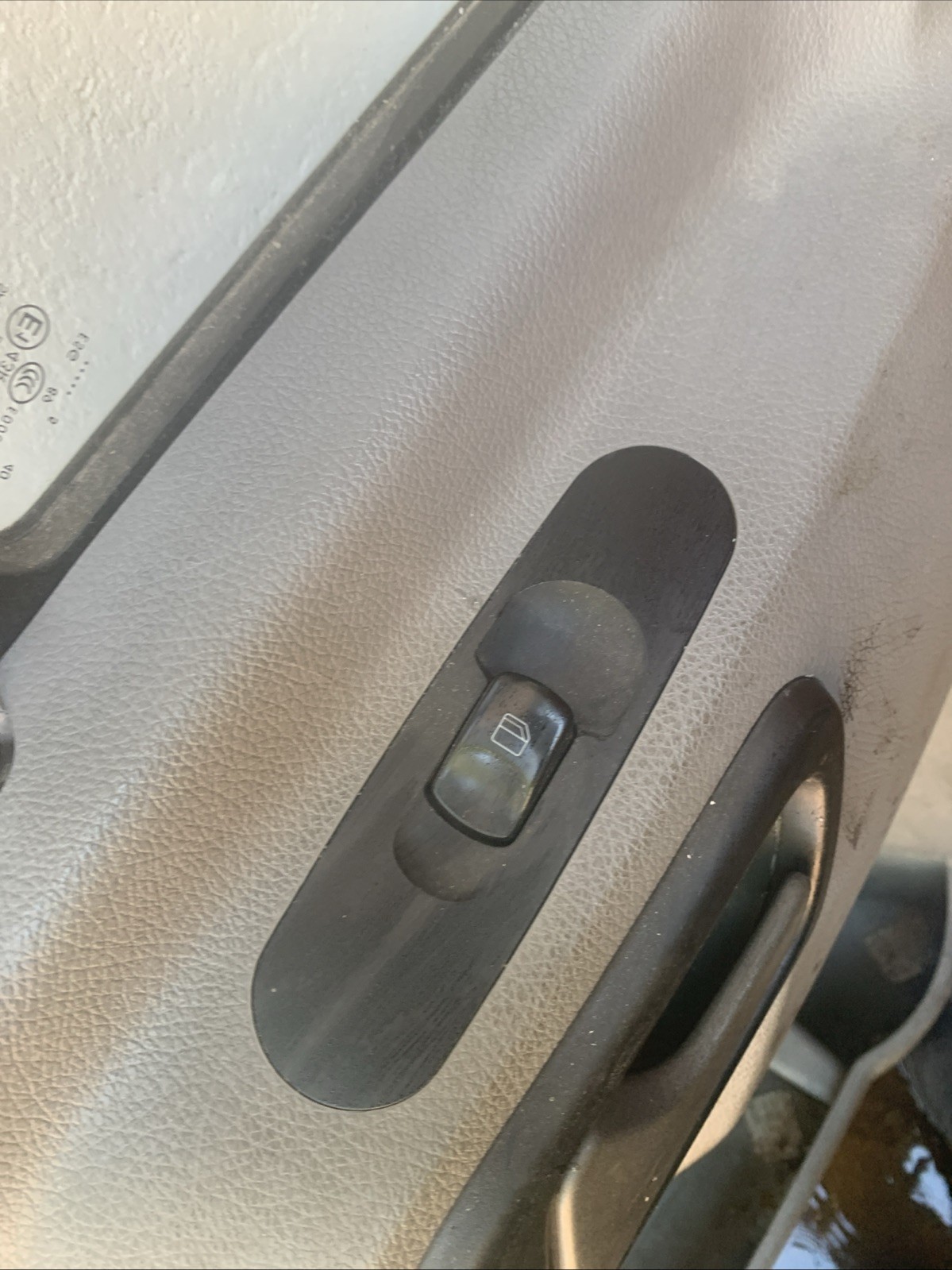 MERCEDES SPRINTER FRONT DOOR LH PASSENGER SIDE WHITE