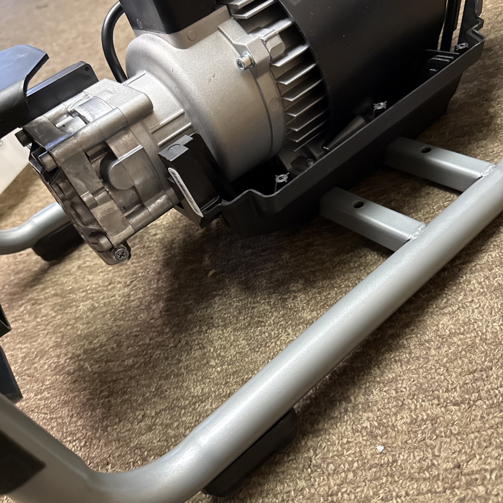 Husqvarna PW 2300 Pressure Washer motor with bottom carriage