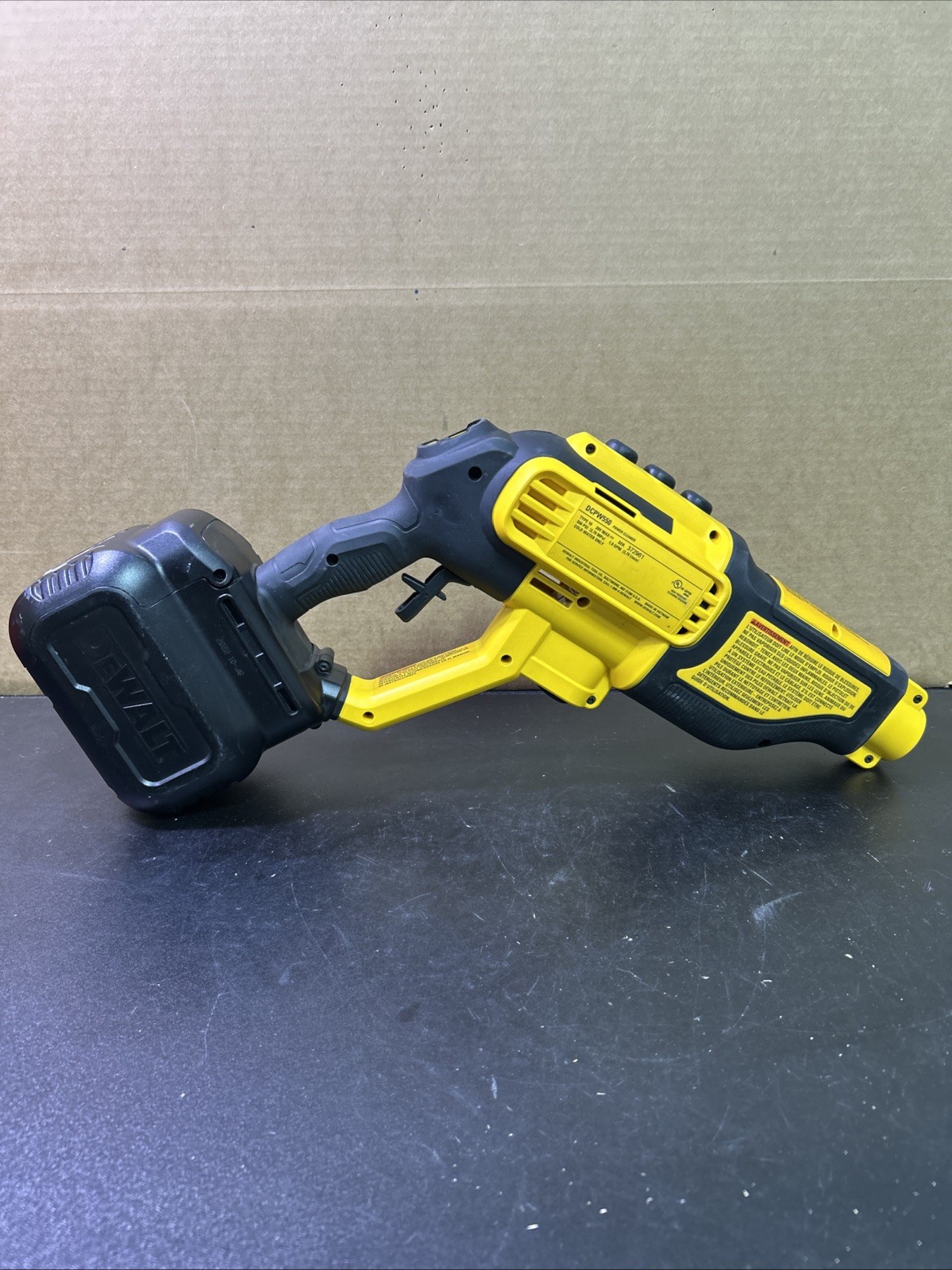 DEWALT 20V MAX 550 PSI Cold Water Pressure Washer (Tool only) (DCPW550) W2