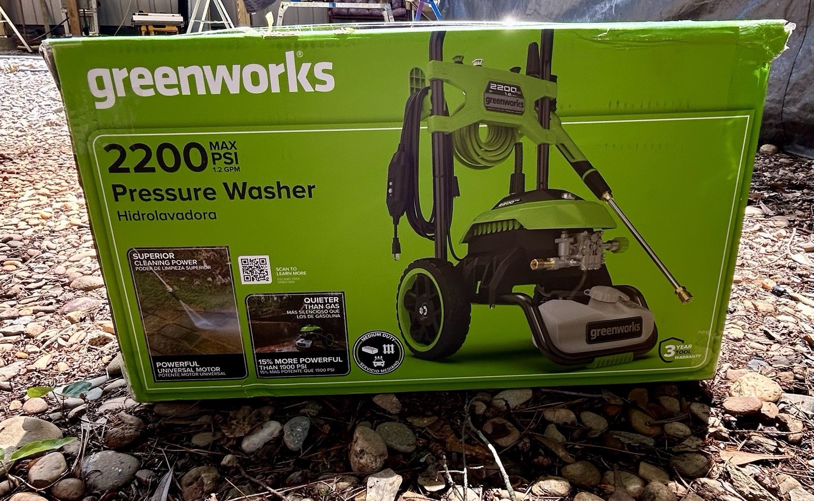 Greenworks 2200-PSI 1.2-GPM Cold Water Electric Pressure washer with 4 Spray Tip