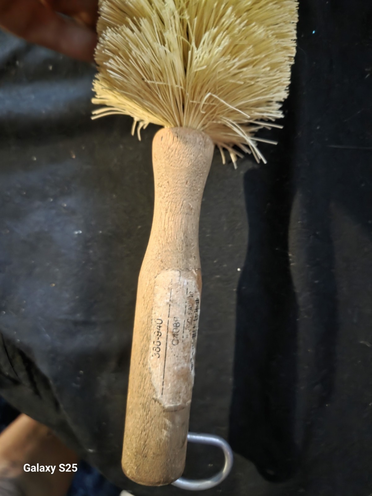 Hitech HIT-917X 17″ Tampico Spoke Brush/wood Handle