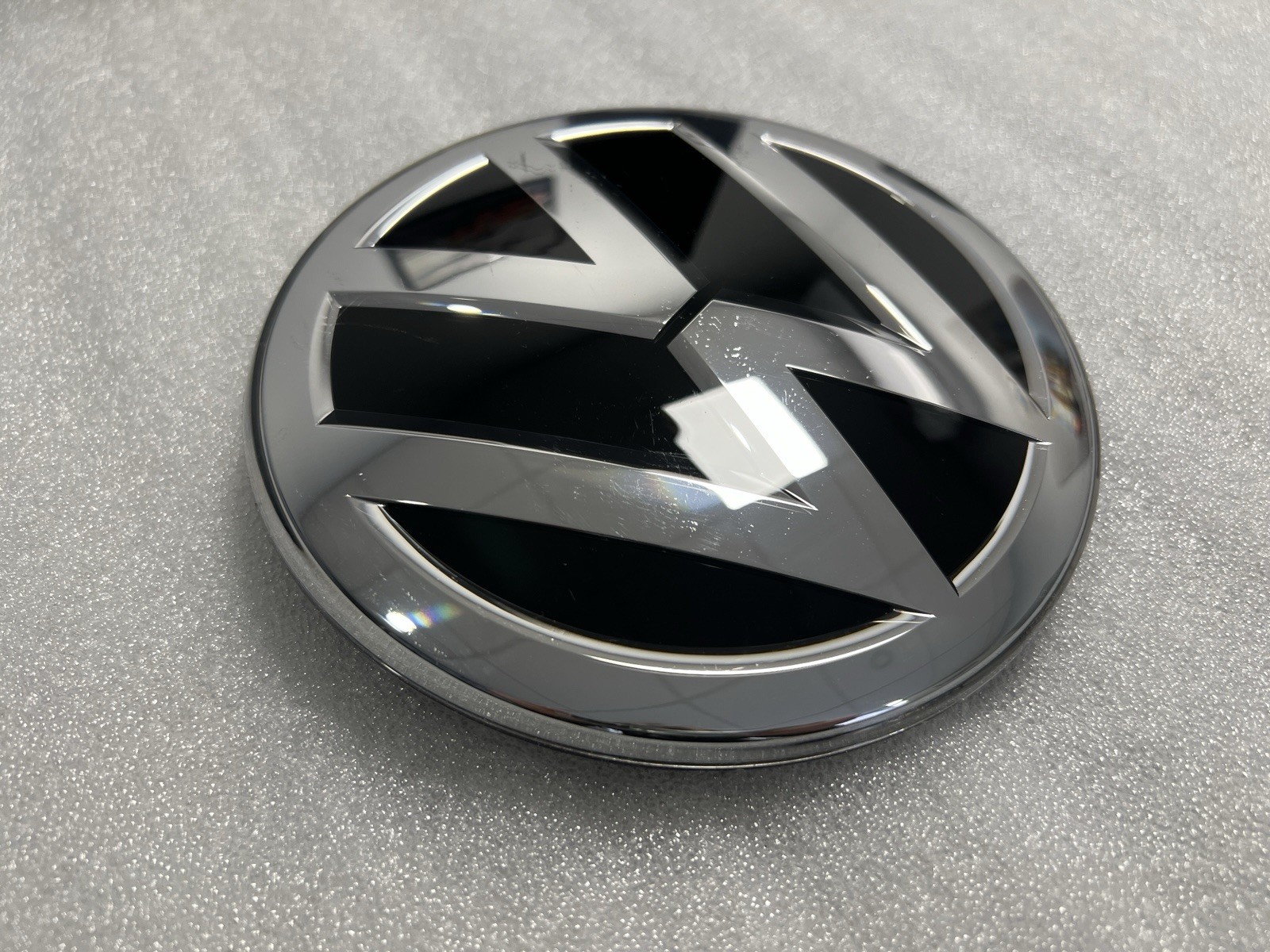 VW Sharan 7N Mk2 2016–2023 Logo Grille Front Cover Emblem OEM 7N0853601D #229