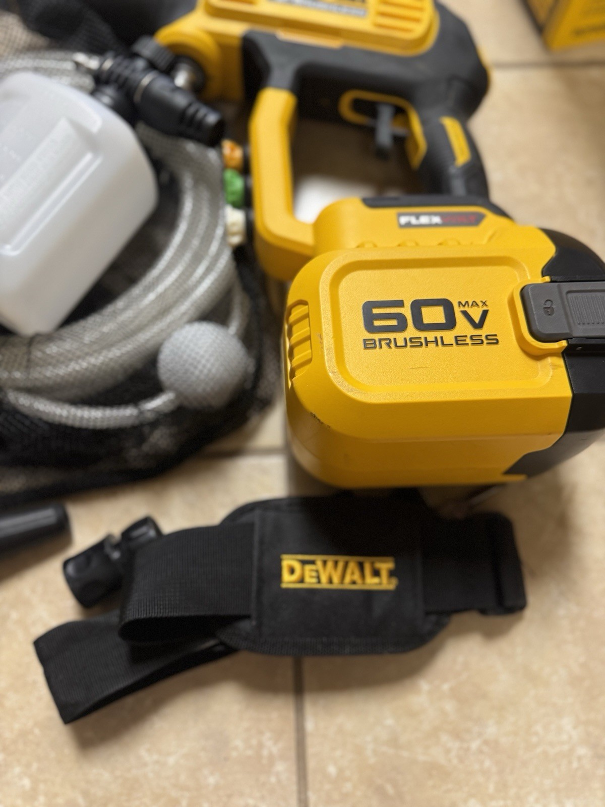 New DeWALT DCPW1000B 60V FLEXVOLT 1000 PSI Cordless Power Cleaner