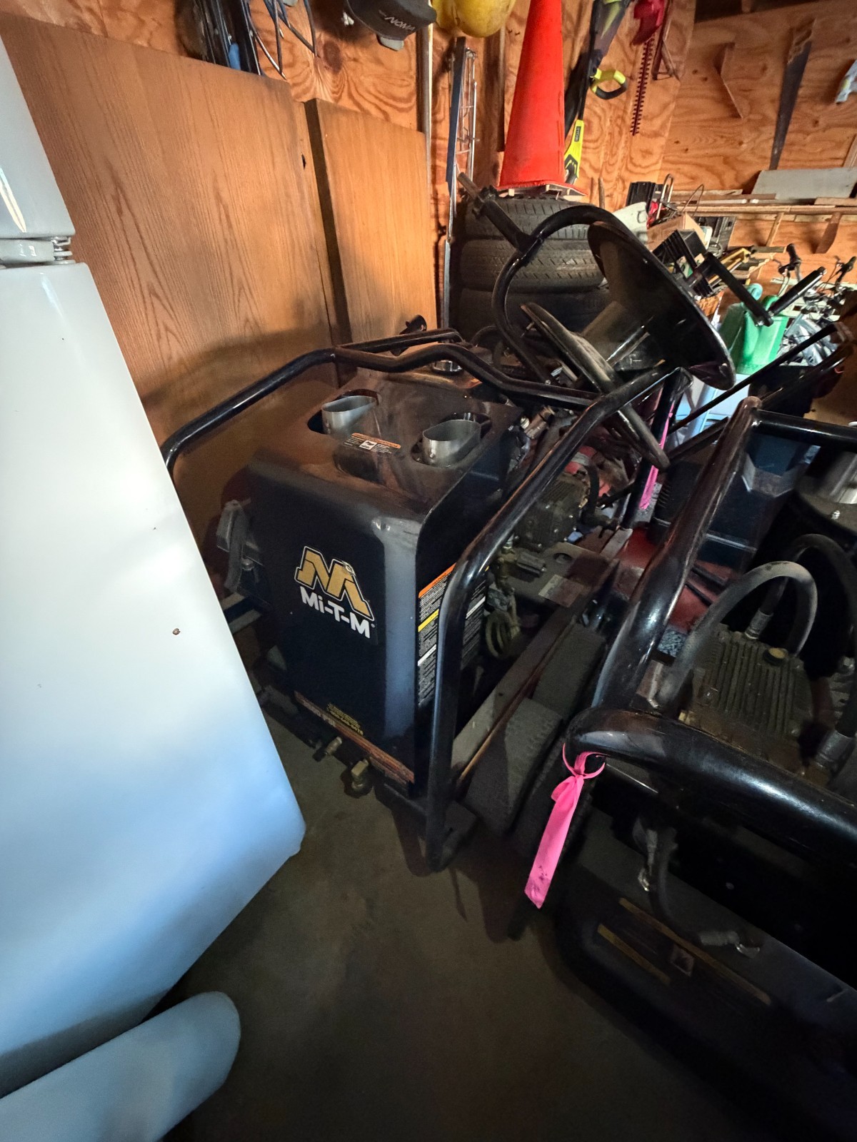Mi-T-M Gh-3003-3Mgh Medium Duty 3000 Psi 2.8 Gpm Hot Water Gas Pressure Washer