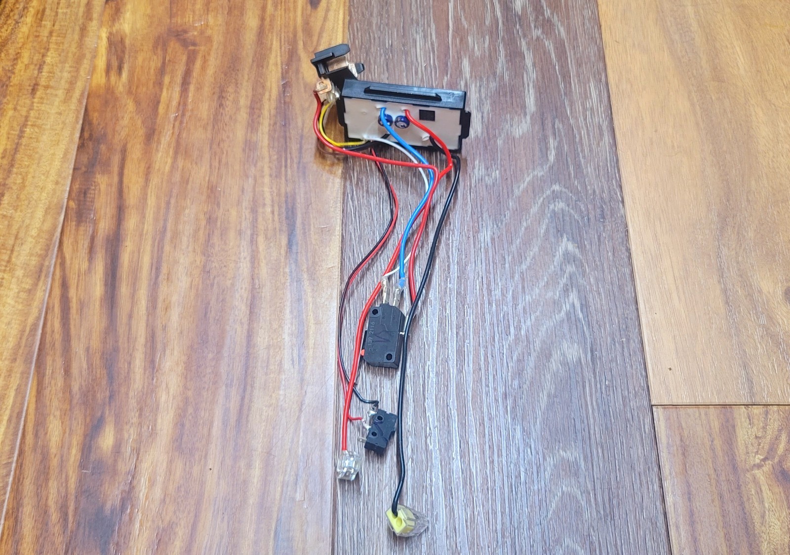 DEWALT MICRO SWITCH & BOARD FOR DCPW550 20V MAX 550 PSI Pressure Washer