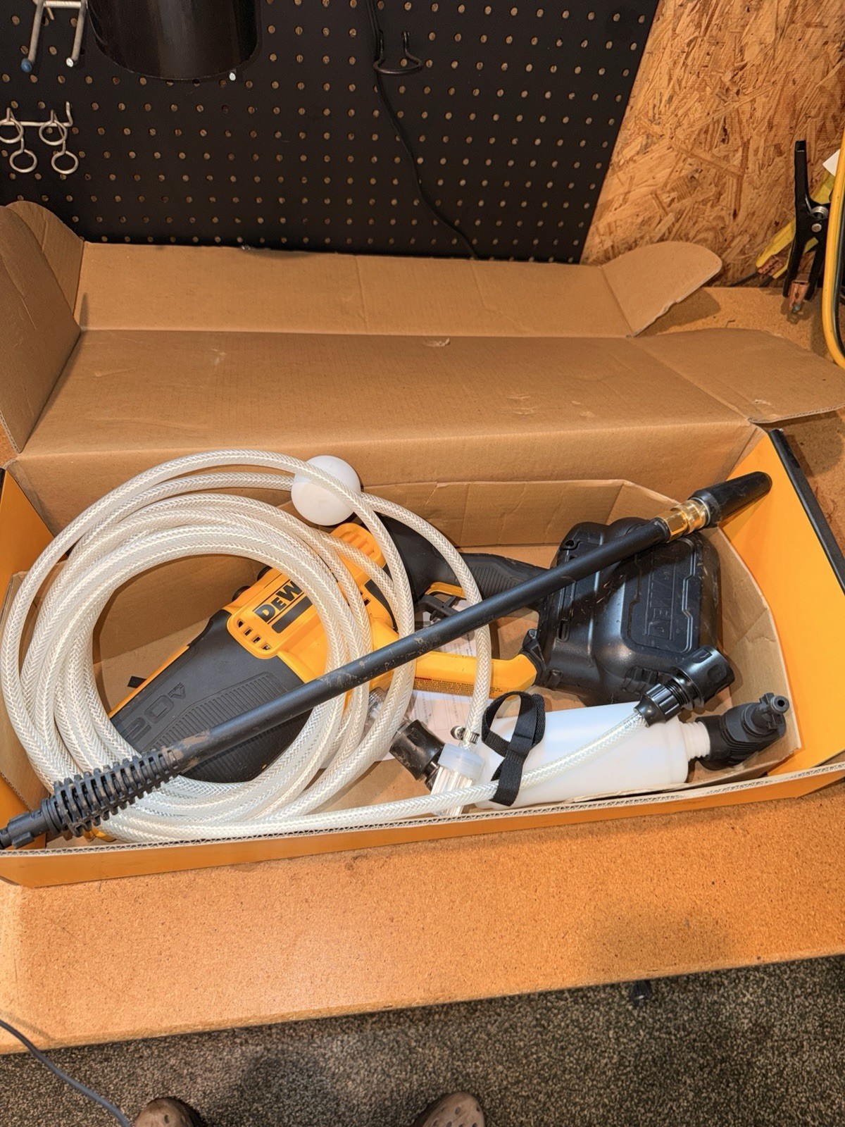 USED DEWALT 20V MAX 550 PSI cordless power CLEANER (Tool only) (DCPW550B)