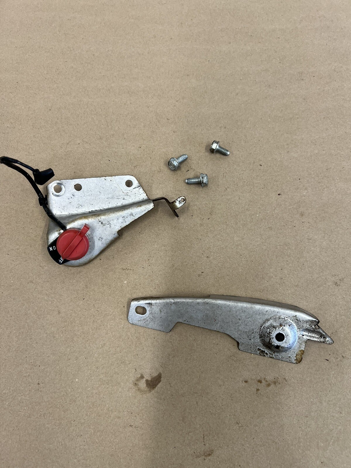 Honda XR2600 5.0 HP Run Stop Switch & Brackets B240