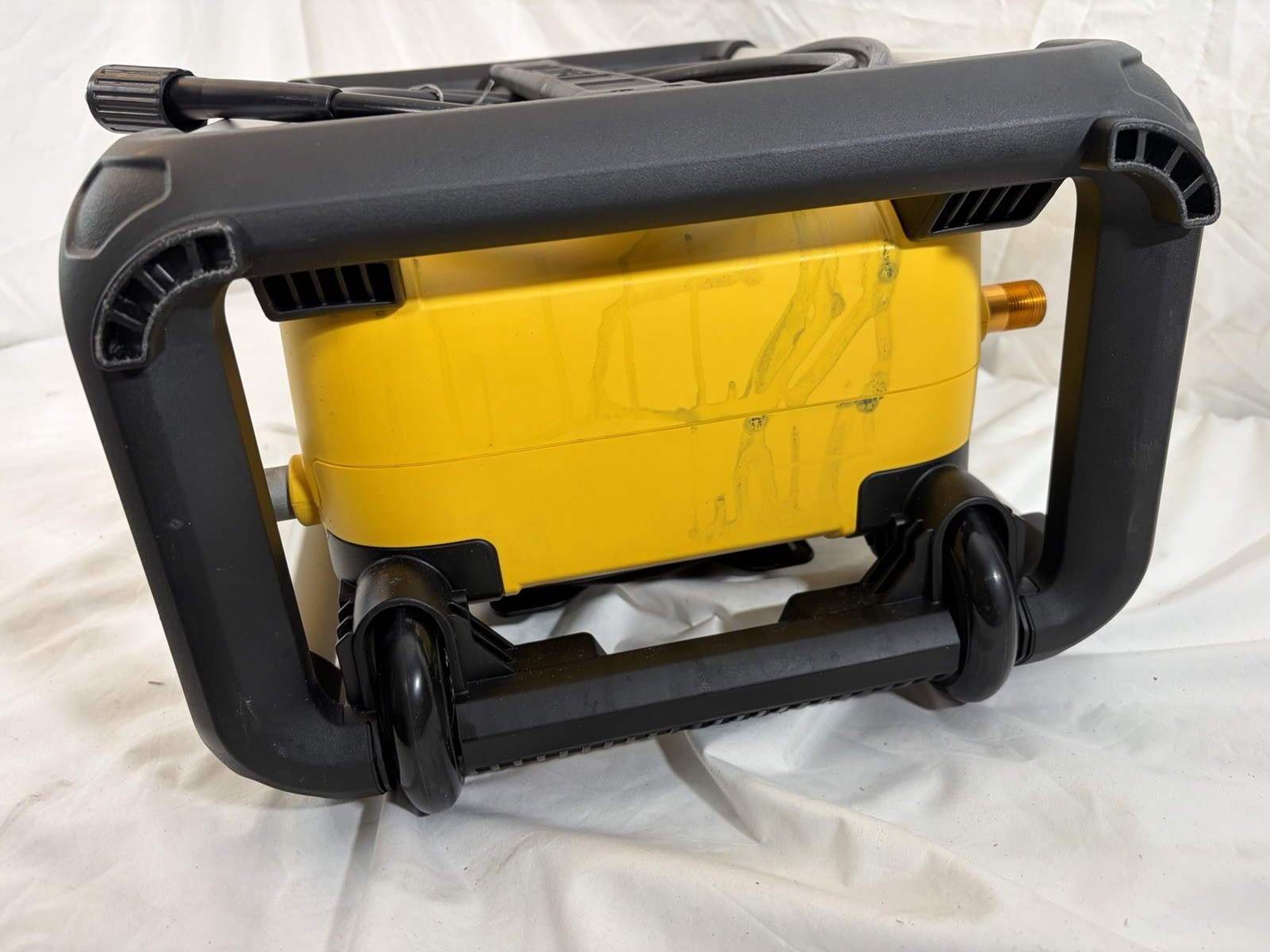 DEWALT 2100 PSI 1.2 GPM 13 Amp Cold Water Electric Pressure Washer DWPW2100