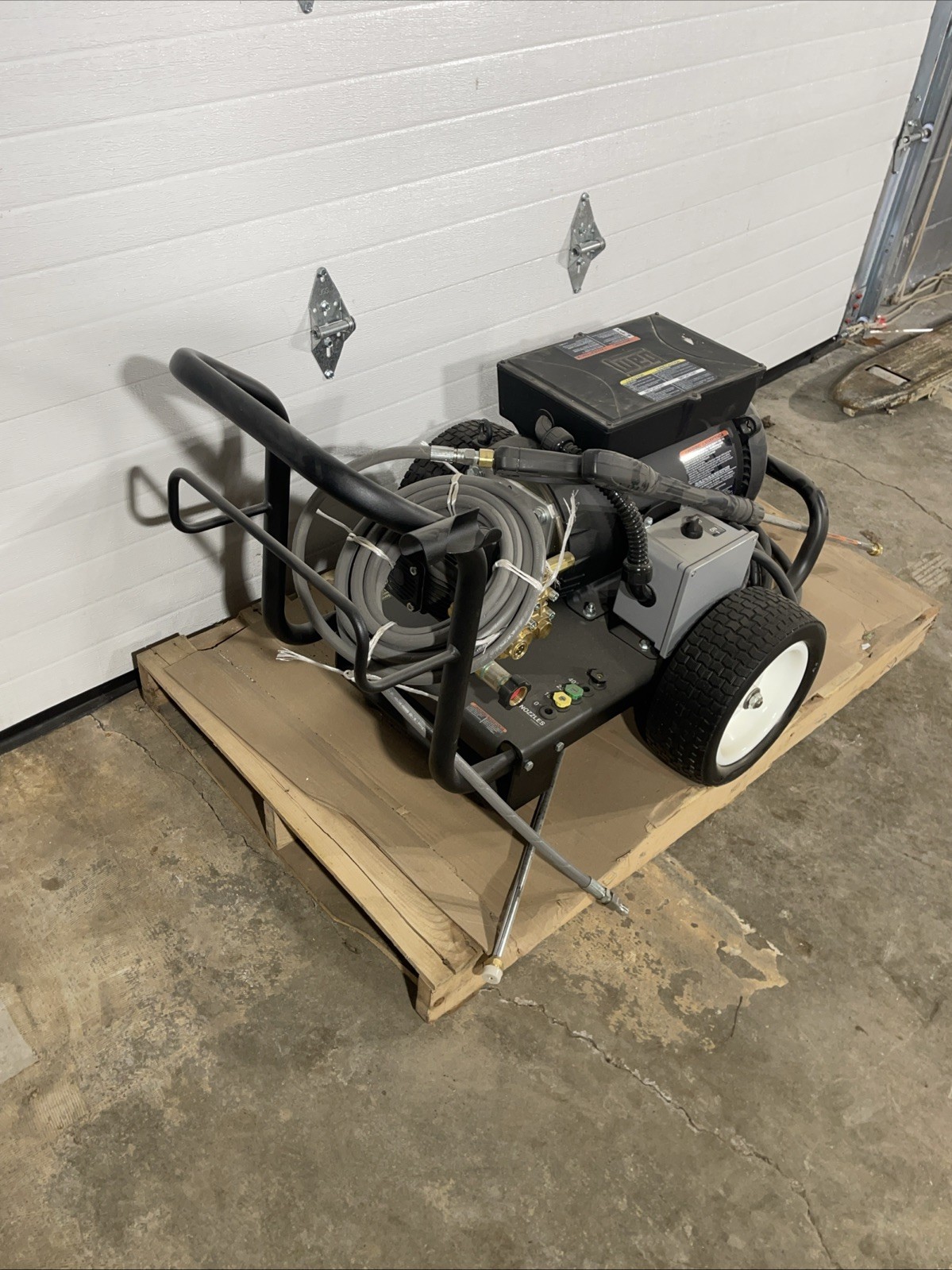 Mi-T-M Gc-3004-0Me1 Medium Duty 3000 Psi 3.9 Gpm Cold Water Electric Pressure