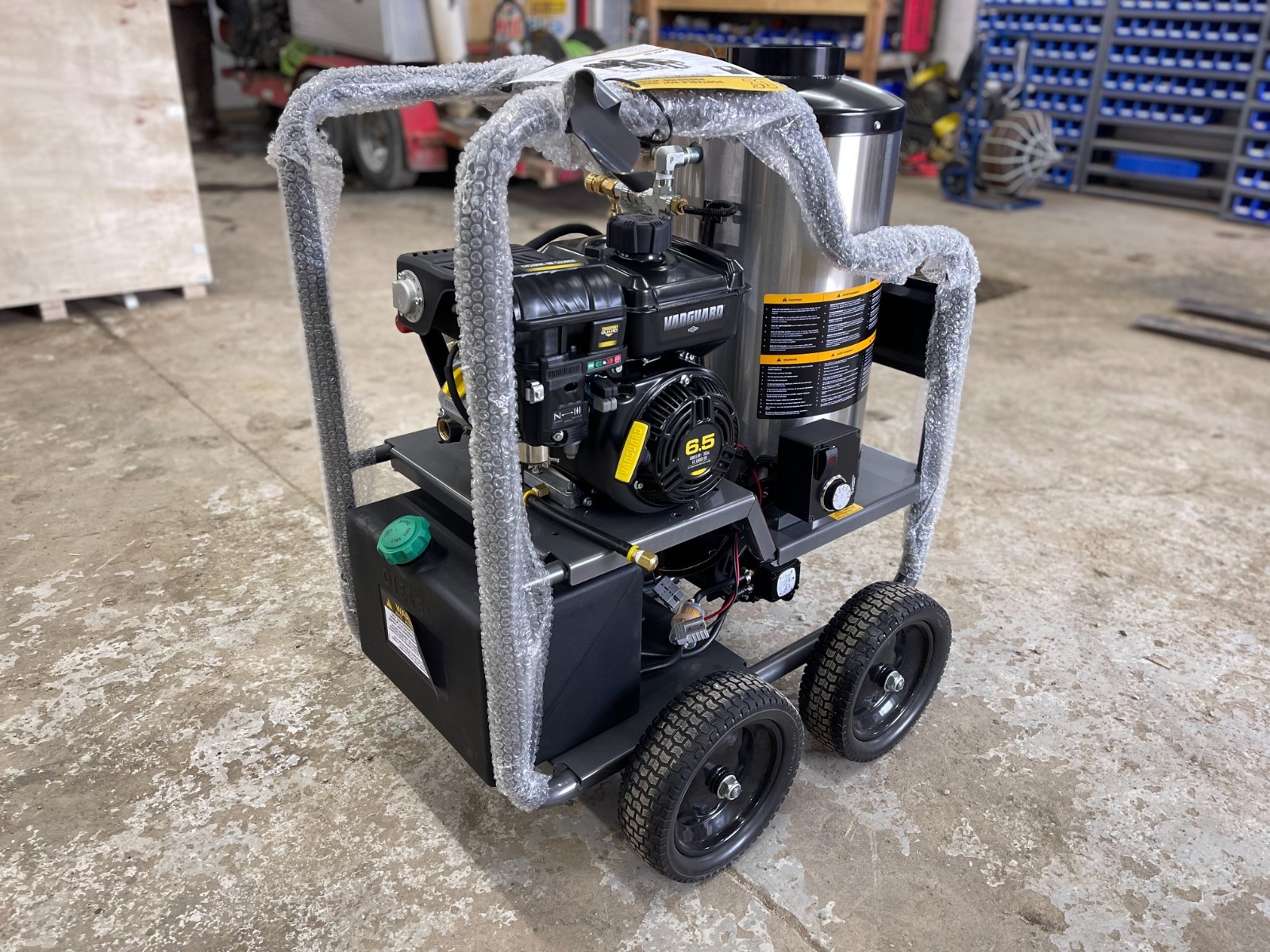 BE Commercial Hot Water Pressure Washer – Vanguard 200 AR Triplex 3.0GPM 2700PSI