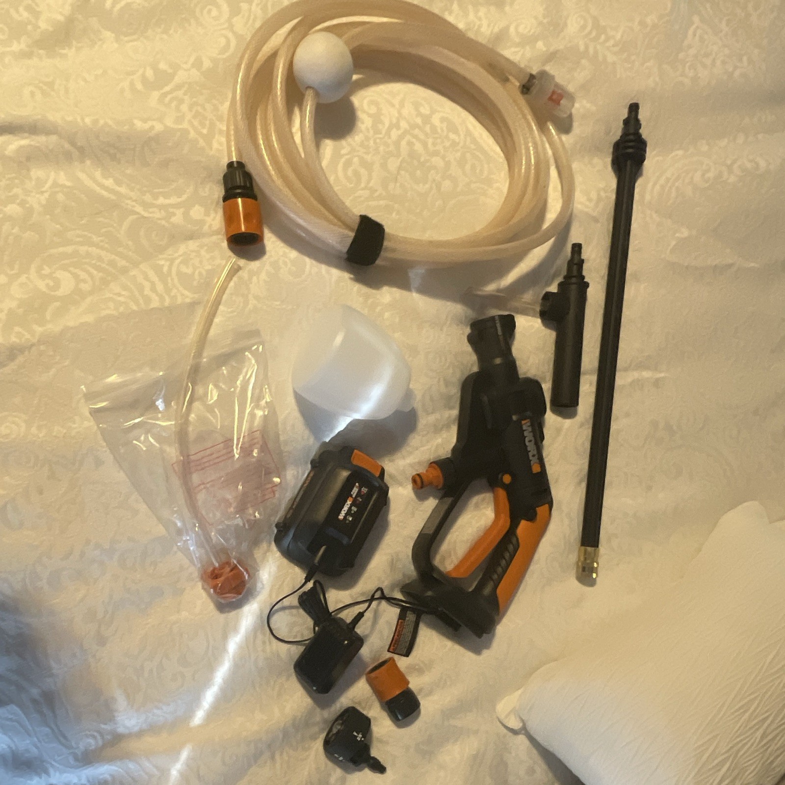 WORX Hydroshot 20V Cordless Portable Pressure Washer 320 PSI WG625 Kit