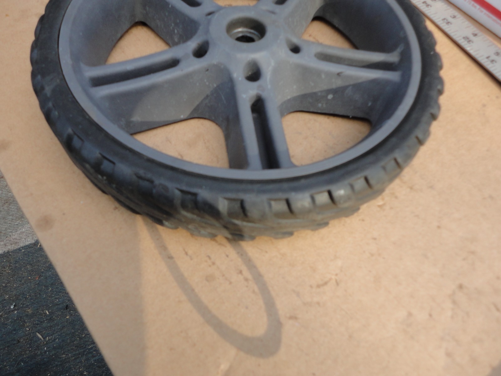 1 – Blackmax BM80525VNM 2500PSI Pressure Washer – WHEEL