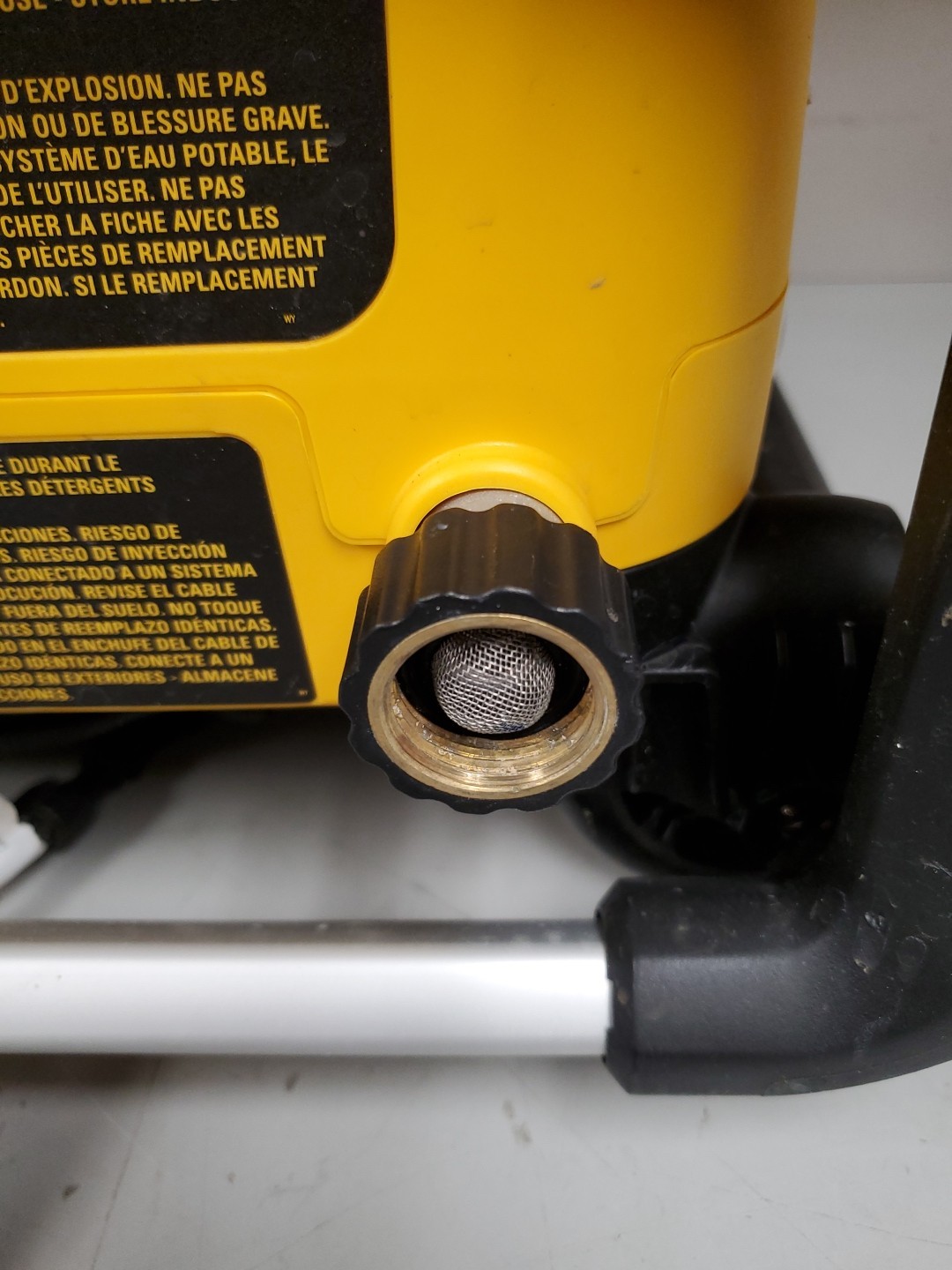 DeWALT (DWPW2100) 2100 PSI 1.2 GPM 13 Amp Pressure Washer (FOR PARTS ONLY)