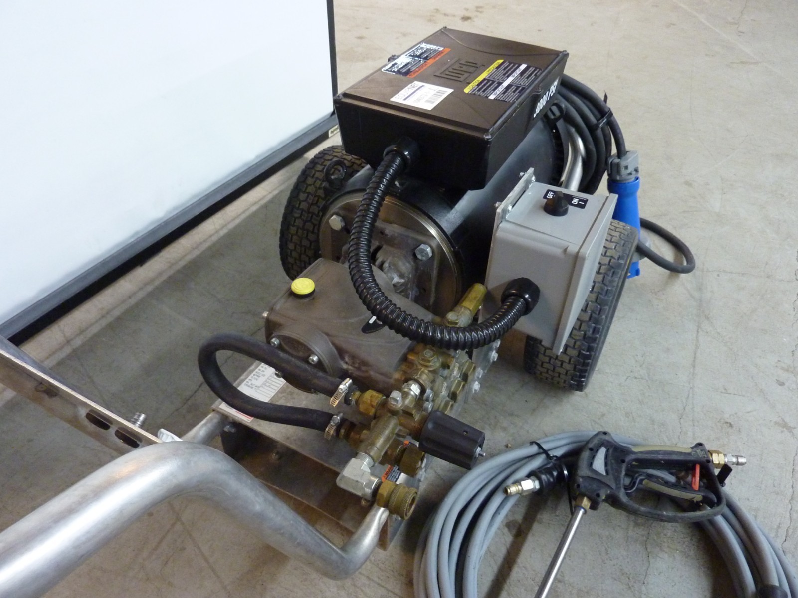 Mi-T-M JP Portable Electric Pressure Washer 3000 PSI 8HP 3.9 GPM 1PH (32216)