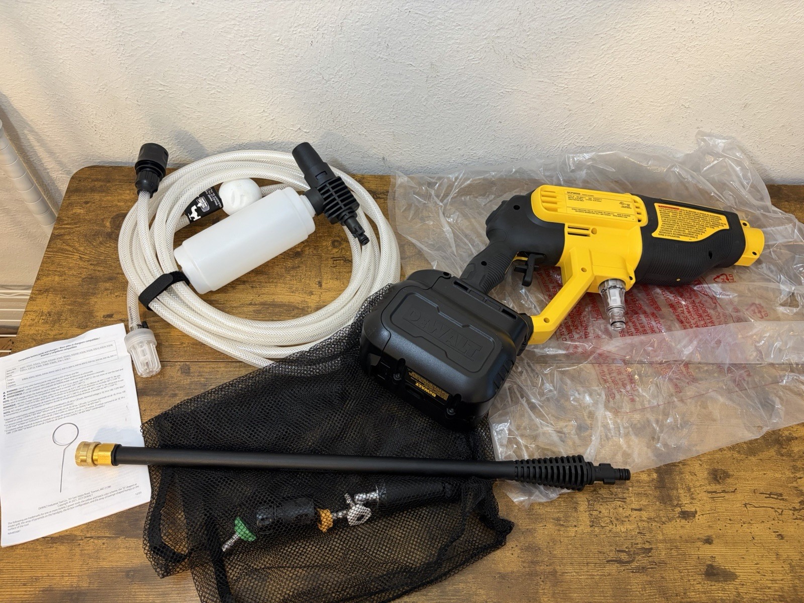 DEWALT DCPW550B 20V MAX 550 PSI 1.0 GPM Cold Water Battery Powered Cleaner