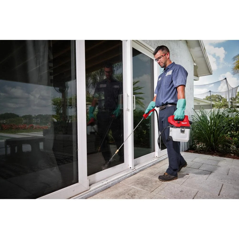 Milwaukee 1 Gallon Handheld Sprayer Tank