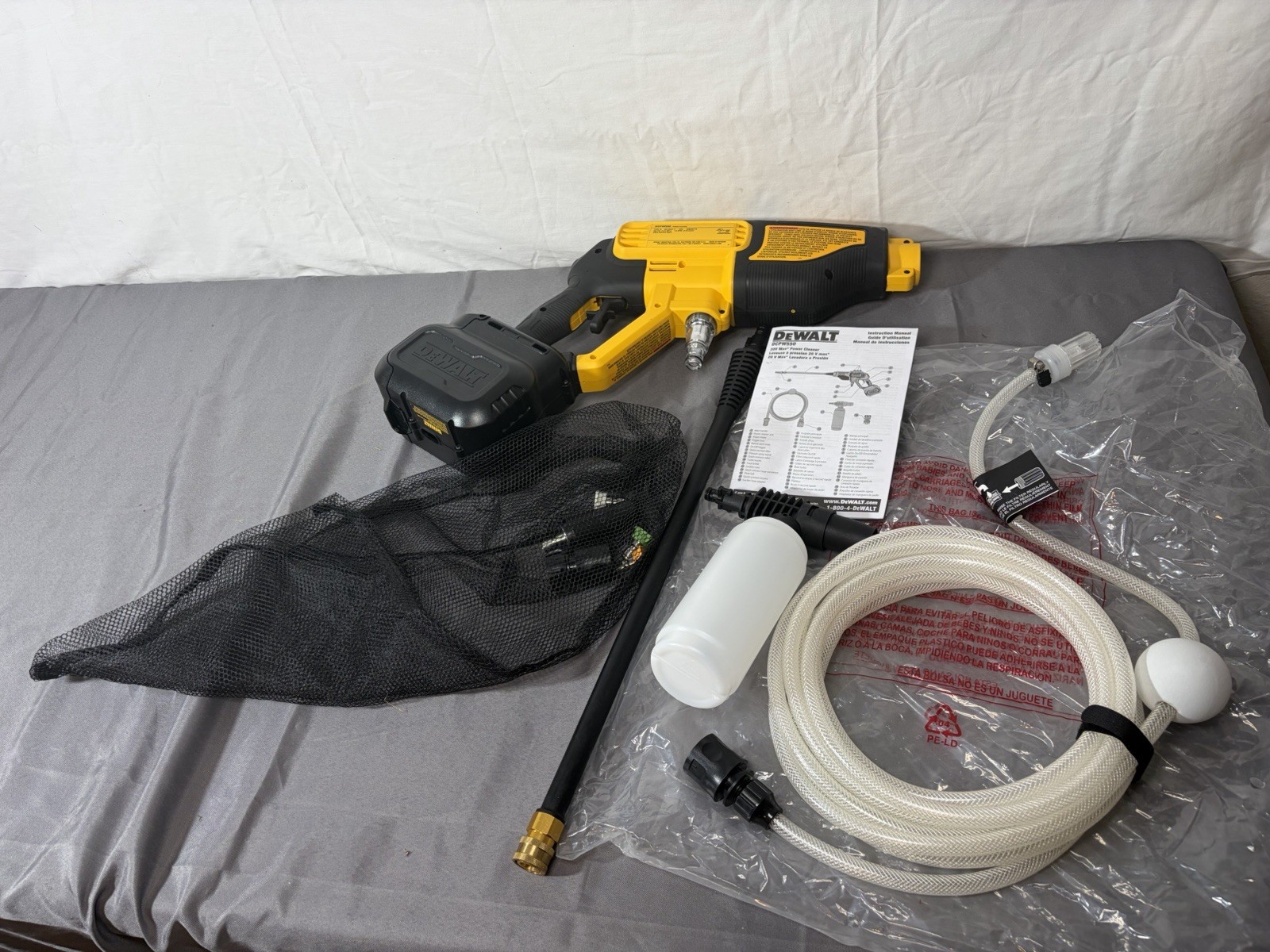 DEWALT 20V MAX 550 PSI 1.0 GPM Cold Water Cordless Battery Power Cleaner DCPW550