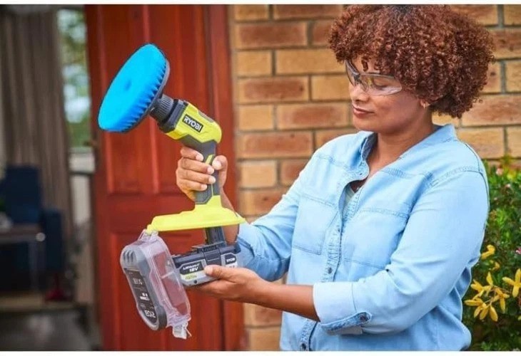Ryobi Green 18V Power Scrubber – Lightweight & Waterproof Cleaning Tool
