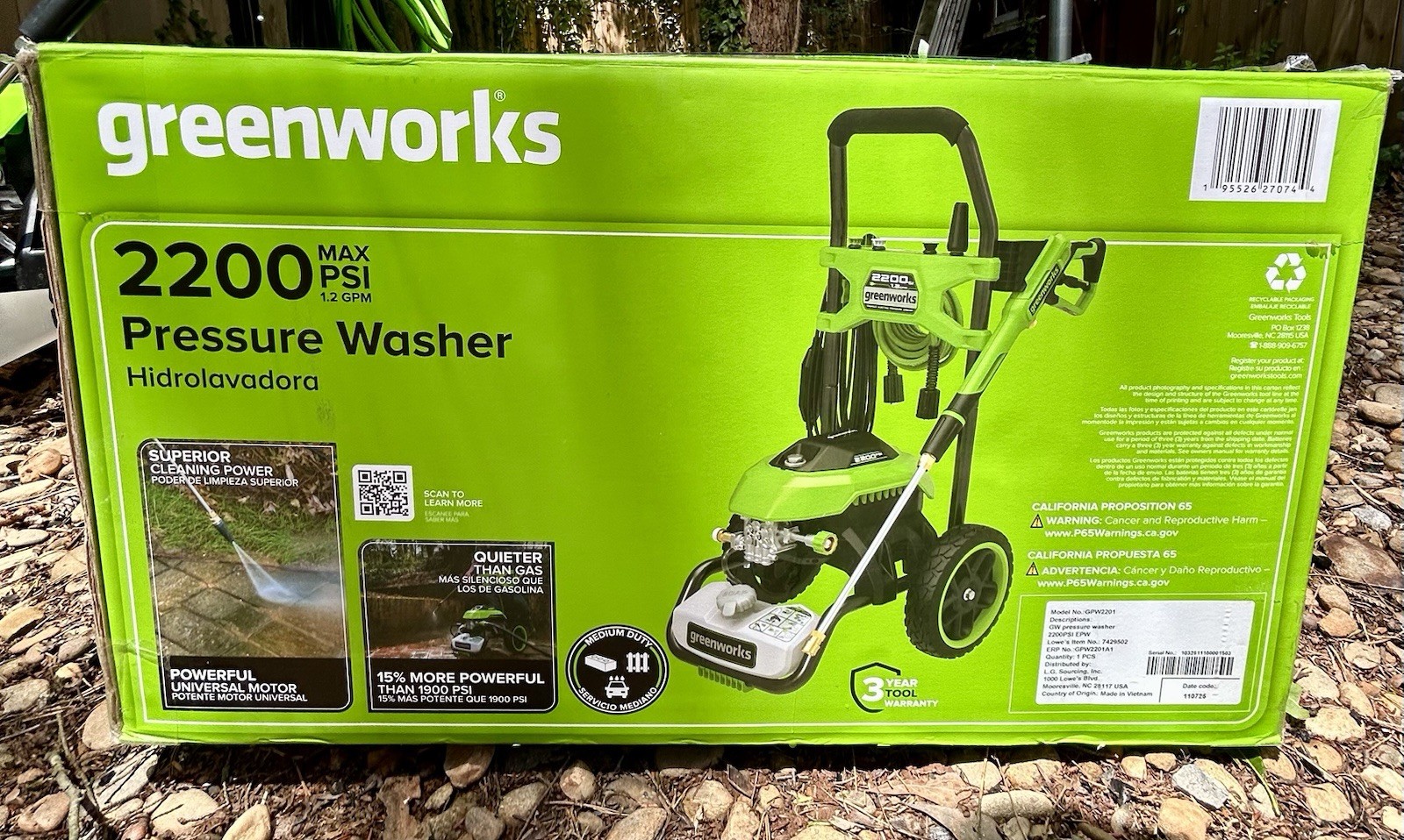 Greenworks 2200-PSI 1.2-GPM Cold Water Electric Pressure washer with 4 Spray Tip