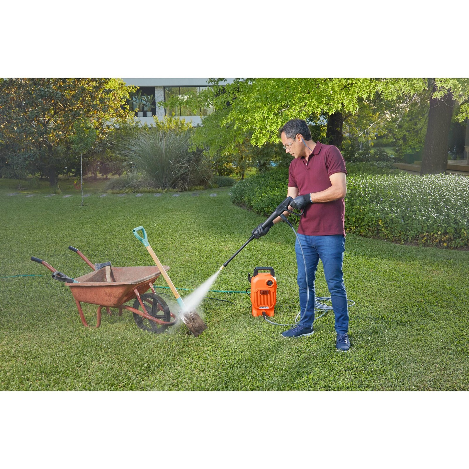 BLACK+DECKER Electric Cold Water Pressure Washer (1,700 PSI/1.2 gpm) – BEPW1700