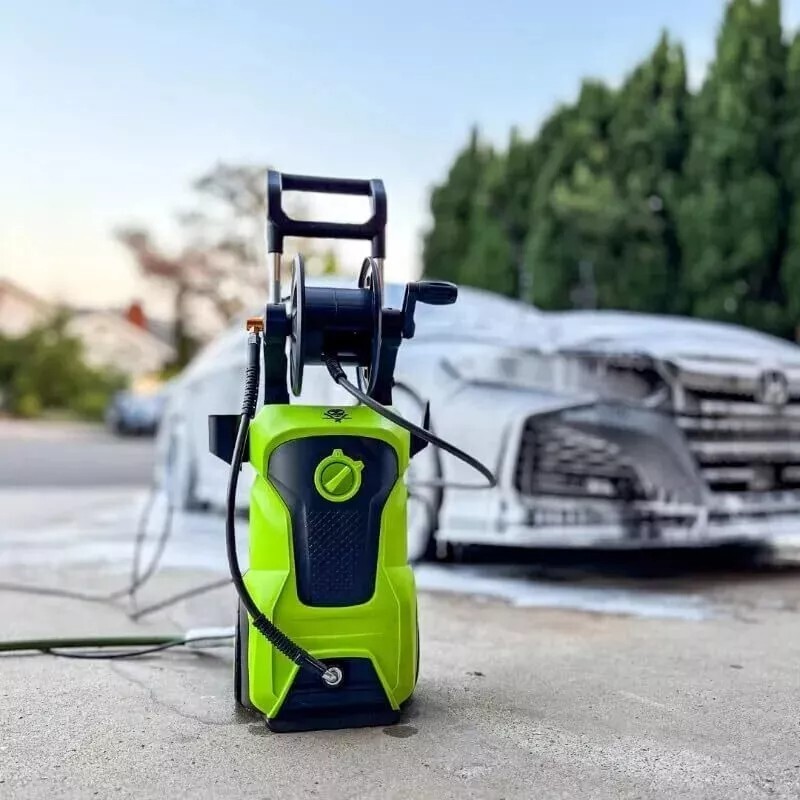 Voodoo Ride 1800W Pressure Cleaner: 26ft Steel-Braided Hose with 4 Spray Tips
