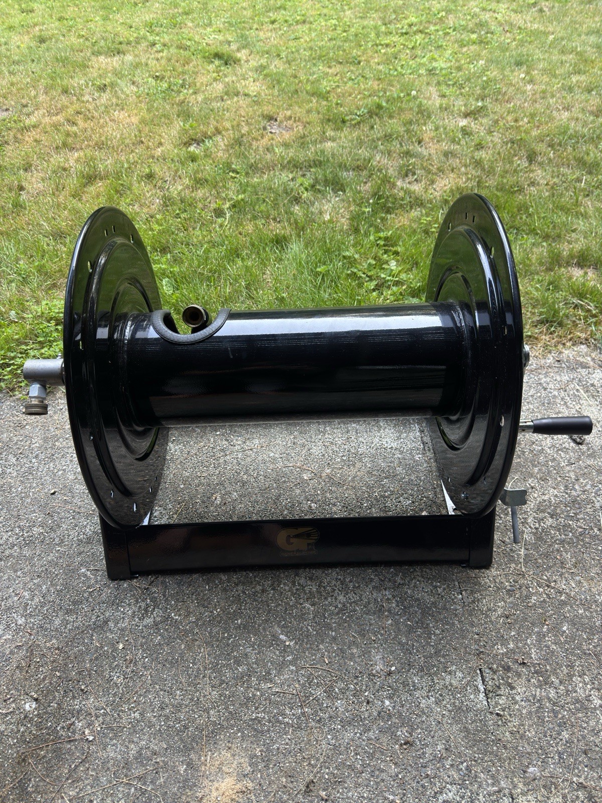 General Pump DHRA50300 3/8″ X 300′ Black Steel Hose Reel with Flat Sidewalls, A-