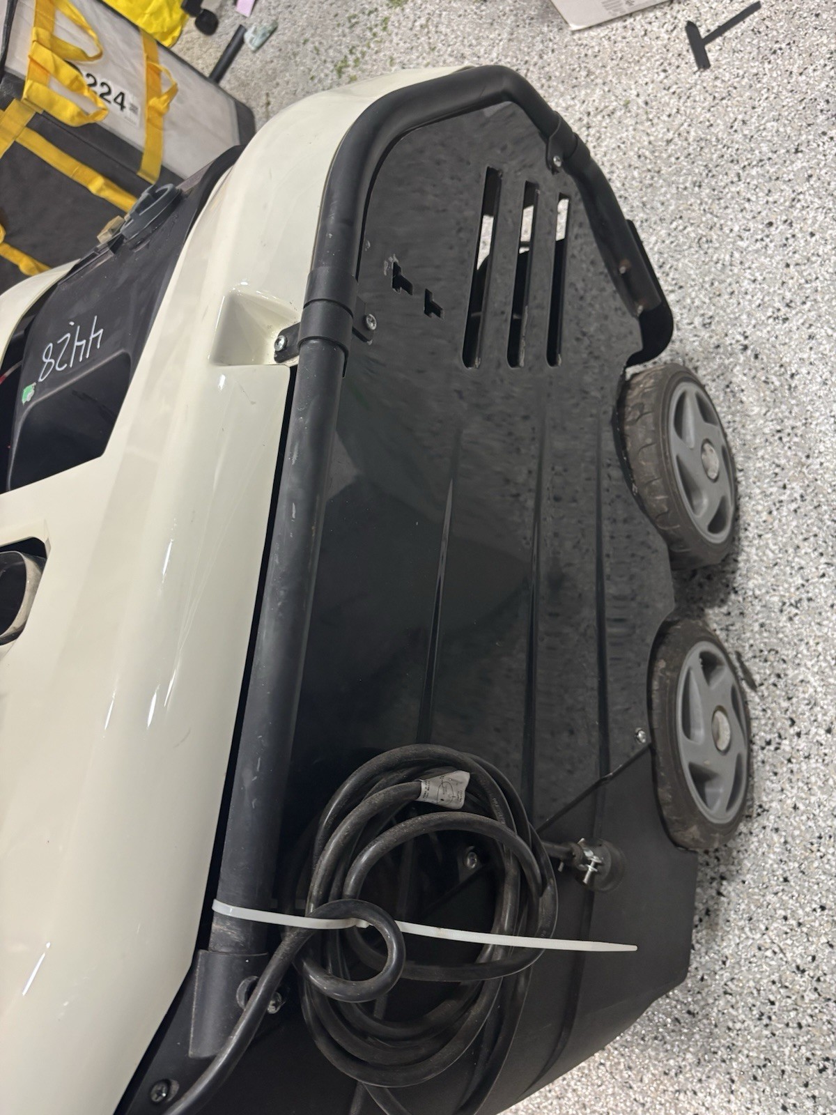 POWERTRAIN HOT WATER PRESSURE WASHER – 2200 Diesel Psi 3