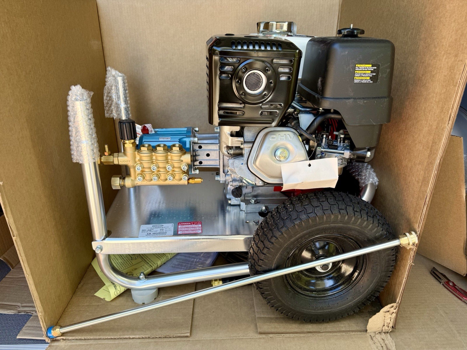 4200 PSI 4.0 GPM Gas Cold Water Pressure Washer with HONDA GX390 Engine NEW