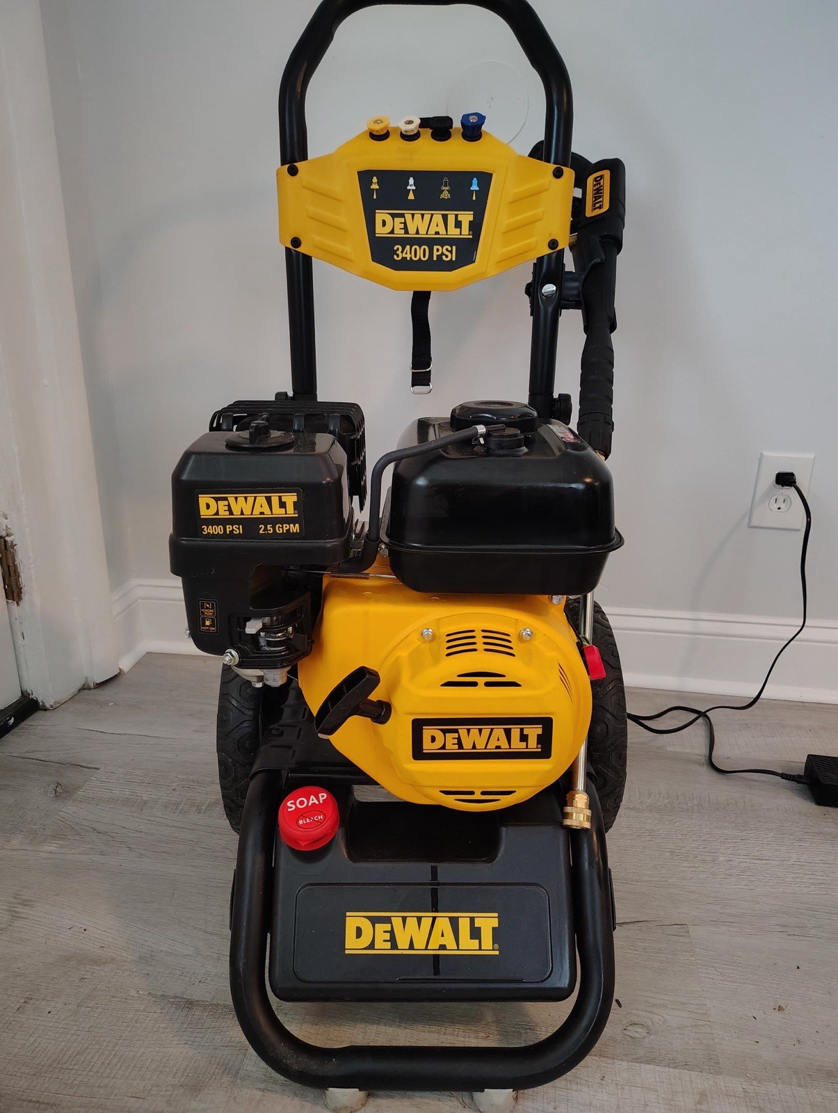 DEWALT 3400 PSI Gasoline Pressure Washer, Quick Connect, Soap Tank, Yellow/Black