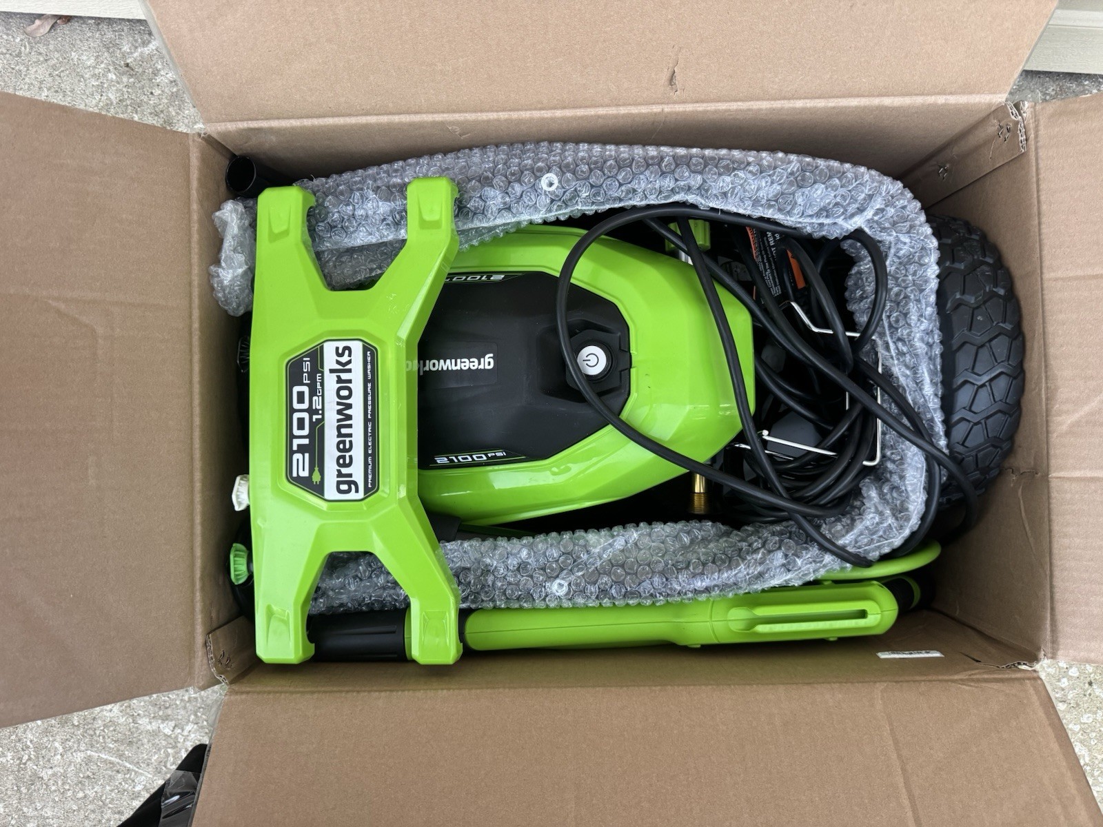 Greenworks 2100 PSI 1.2 GPM Electric Pressure Washer 25Ft Hose 35Ft GPW2100