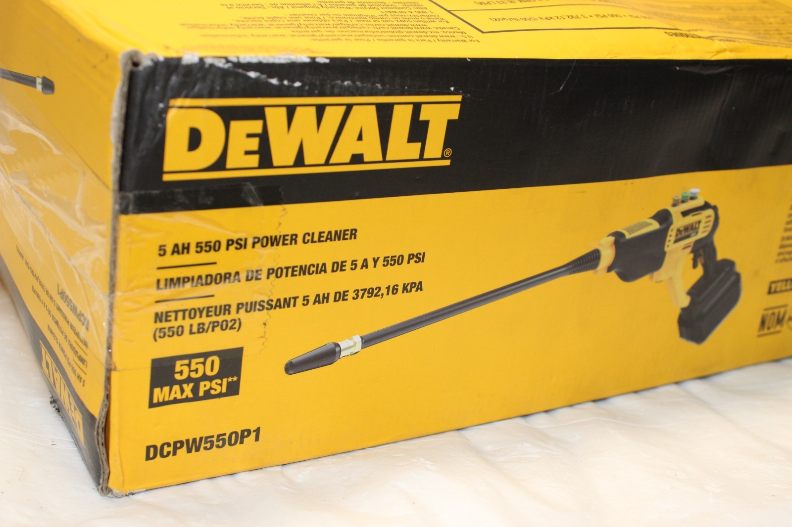 [NEW] (DCPW550P1) DEWALT 20V MAX* 550 PSI Cordless Power Cleaner Kit P12