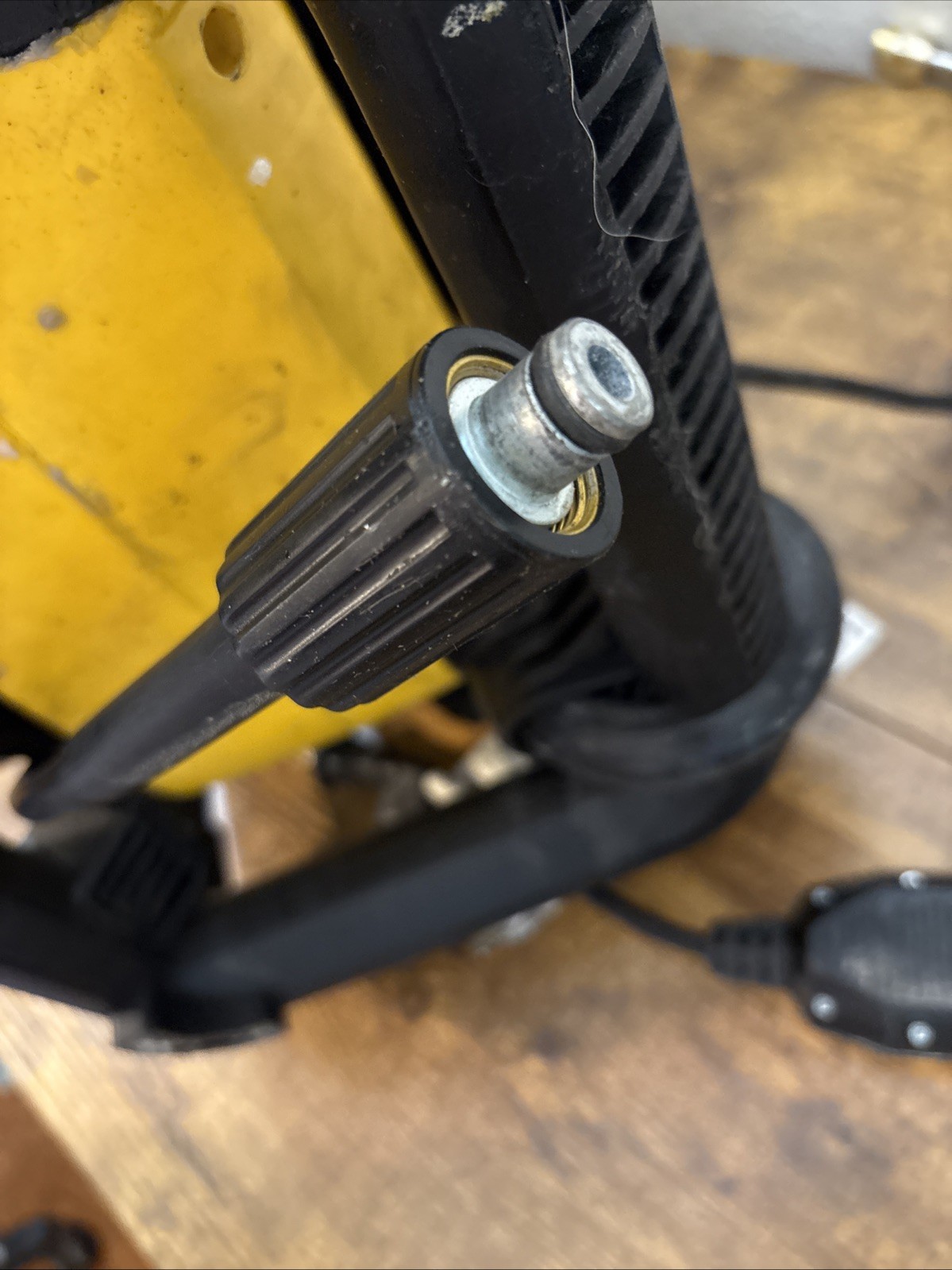 PARTS OR REPAIR DeWALT 2100 PSI 1.2 GPM 13 Amp Electric Pressure Washer DWPW2100