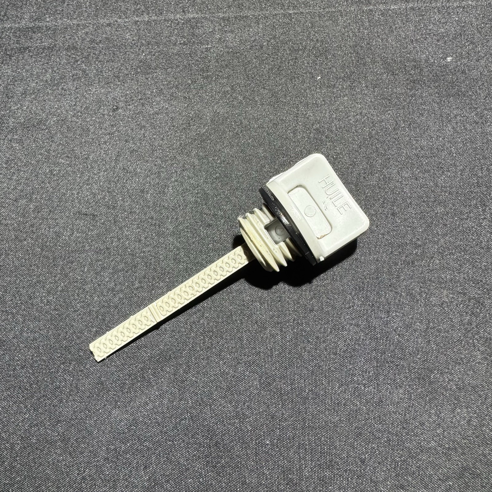 Honda HRR2163VXA/Honda GVC160 4.4 HP Oil Filler Dipstick 5716915