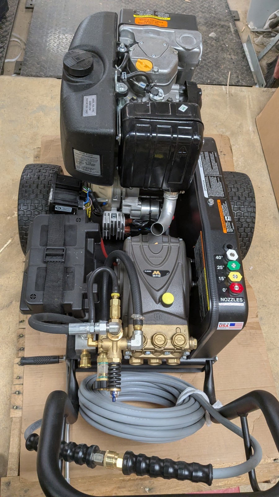 New Dented Mi-T-M Gc-3004-0Mkd 3000 Psi 3.9 Gpm Pressure Washer Kohler Diesel