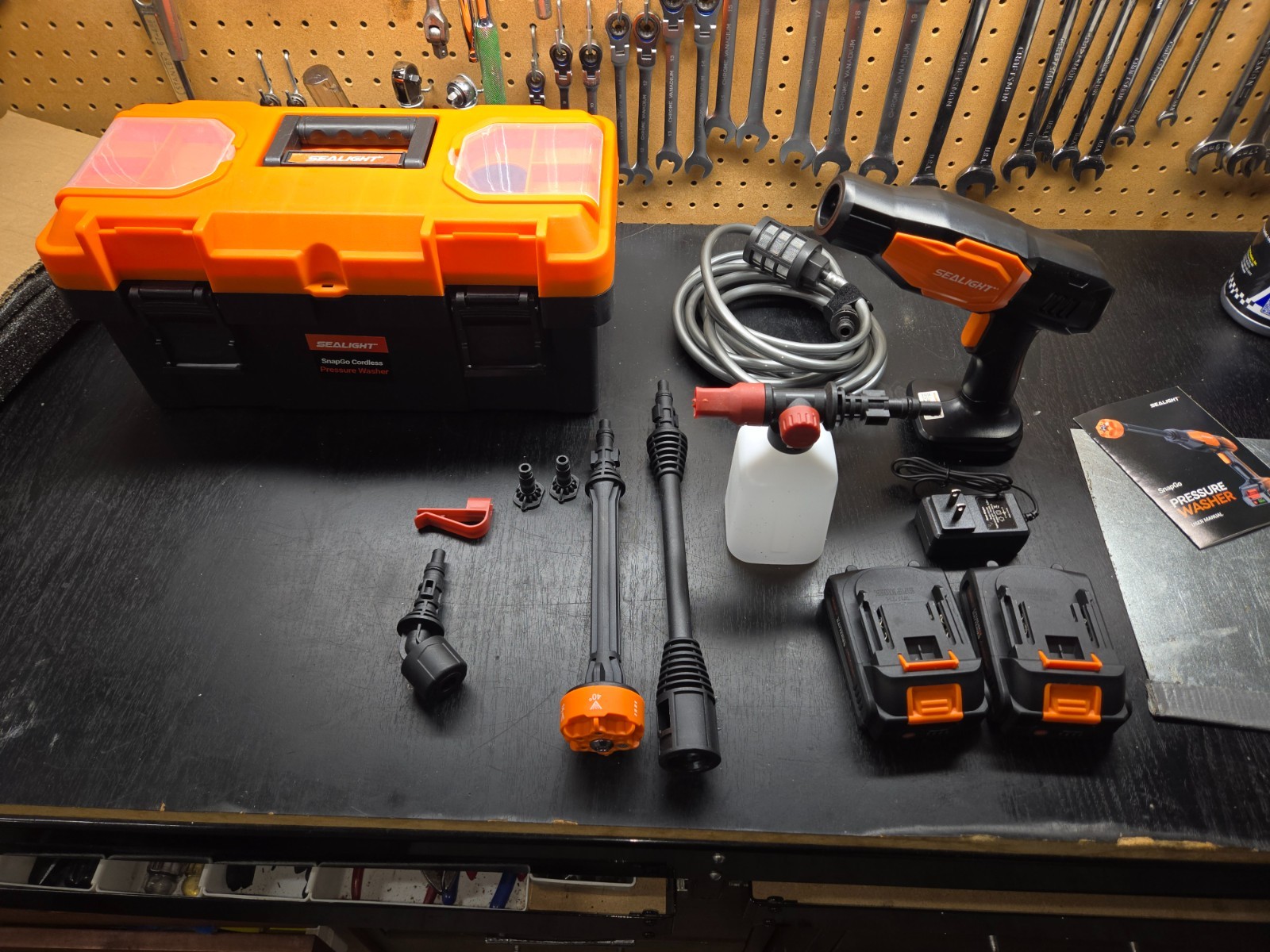 CORDLESS PORTABLE POWER WASHER