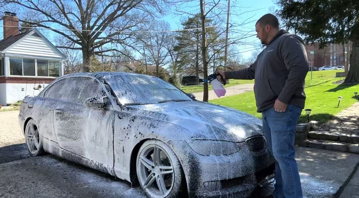 Electric Foam Sprayer 1.5L USB Pressurized Pump for Car Washing & Home Cleaning