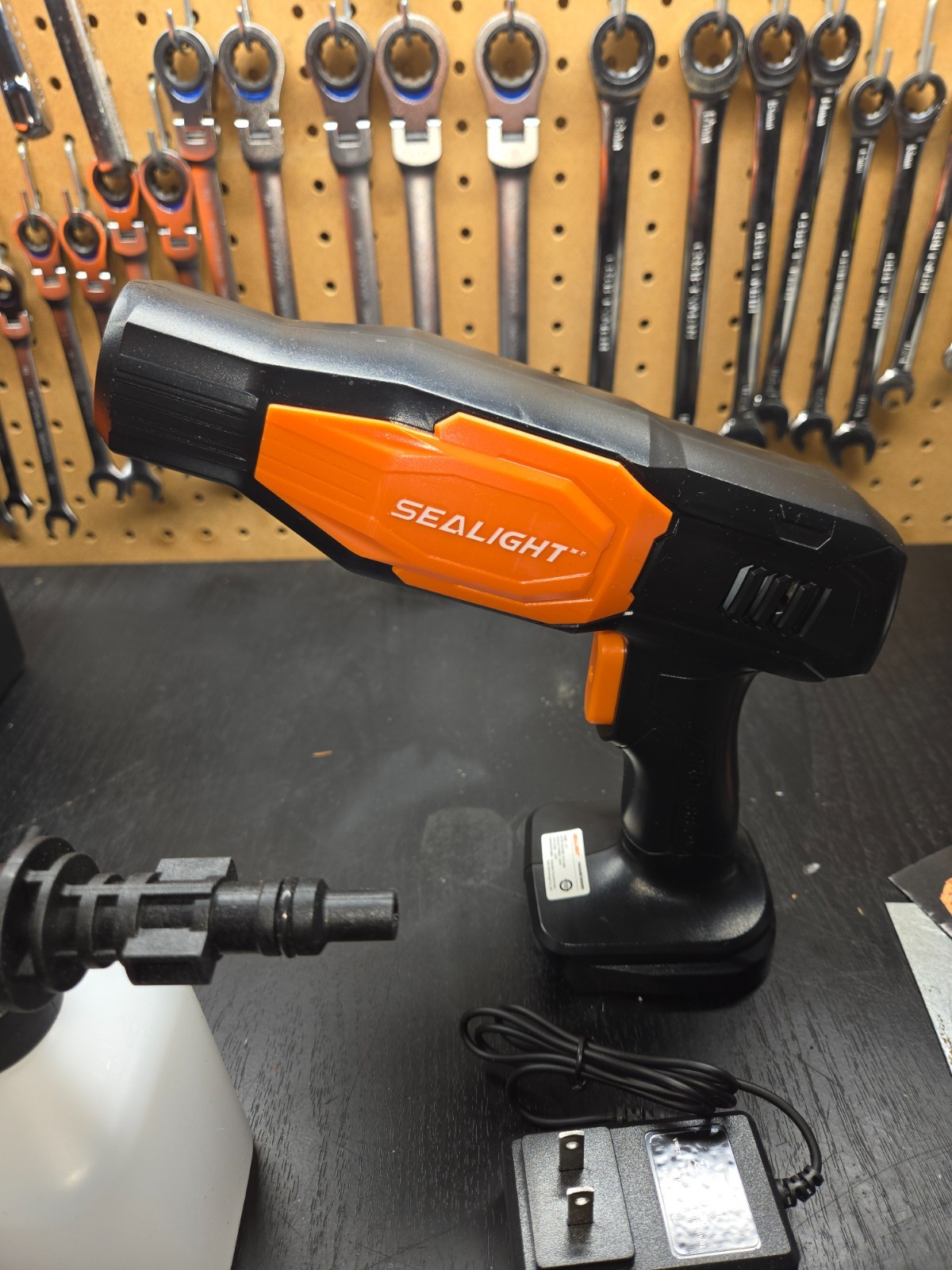 CORDLESS PORTABLE POWER WASHER